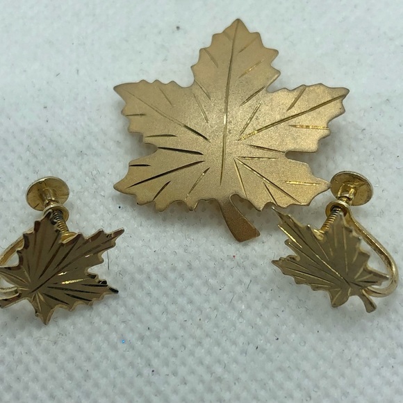 Vintage Bond Boyd 925 Brooch and screw back earrings Maple Leaf Floral. - Picture 2 of 6